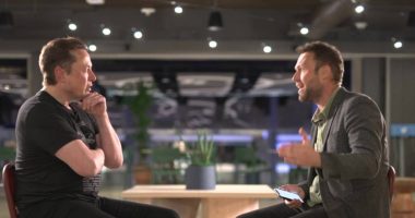 Elon Musk për BBC: Unë fle në divan, shefi i Twitter është qeni im