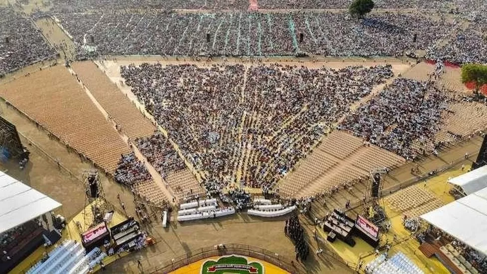 Morën pjesë në një ceremoni të ndarjes së çmimeve, 11 indianë humbin jetën nga i nxehti