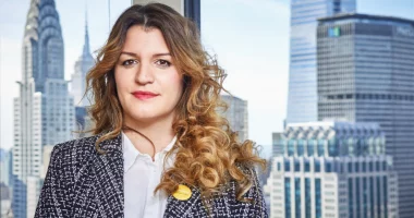 Franca digjet, ministrja del në kopertinën e “Playboy”