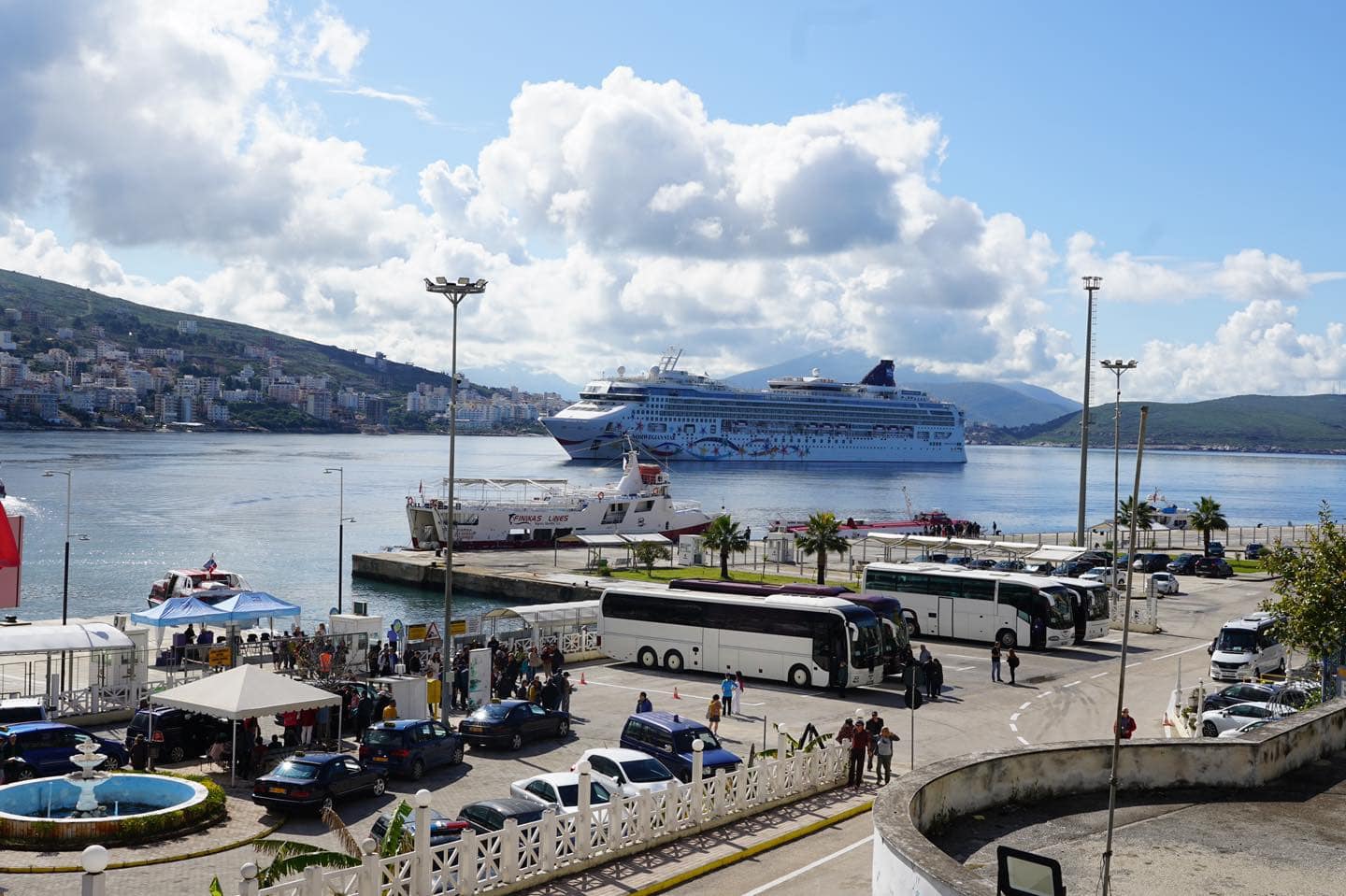 59% më shumë vizitorë se një vit më parë, mbërrin në Sarandë trageti me 2,200 turistë