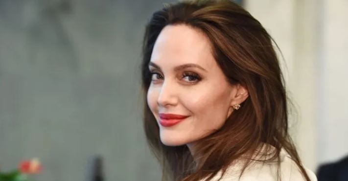 Nuk ka lidhje me aktrimin, Angelina Jolie befason me lëvizjen e radhës