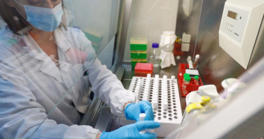 Shkencëtarët paralajmërojnë për rrezikun e ‘Arcturus’, variant i ri i Omicron