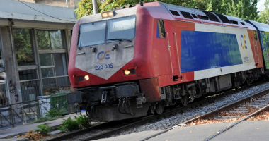 Mbi një muaj pas aksidentit tragjik në Greqi rinis lëvizja e trenave