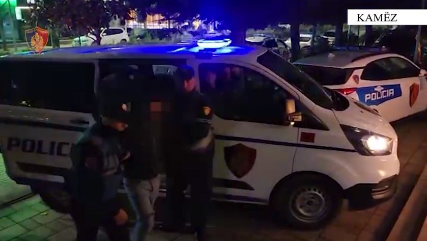 EMRI/ Terrorizoi me armë pronarin e biznesit, pranga autorit në Kamëz