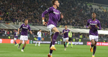 VIDEO/ Fiorentina kalon mes “vuajtjesh”, “violët” kapin gjysmë-finalet e Conference League