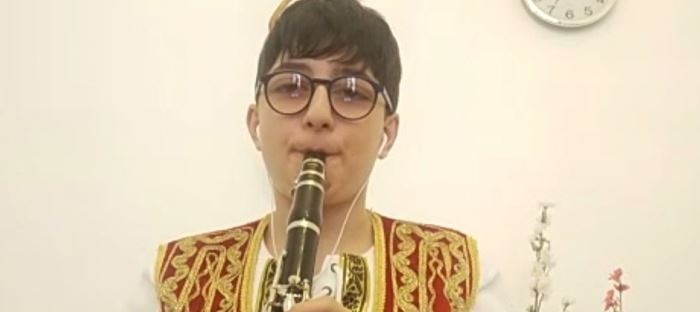 14-vjeçari shqiptar në Itali i bie 5 instrumentave muzikor: Më pëlqen më shumë lahuta për një arsye të veçantë