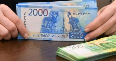 Rubla ruse bie në nivelin më të ulët në një vit