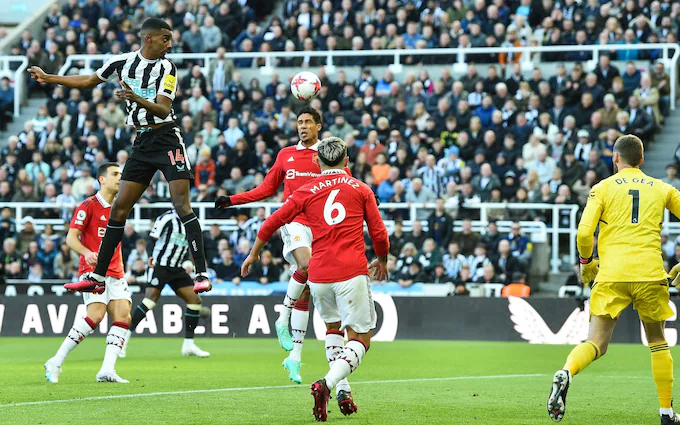 Mbyllet pjesa e parë, Manchester United e Newcastle ndahen në “paqe”