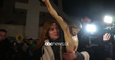 Ndodh për herë të parë, Kisha Katolike Shqiptare organizon “Udhën e Kryqit”