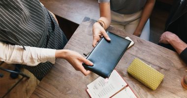 Sa bakshish duhet të jepni në çdo vend? Po në Shqipëri?