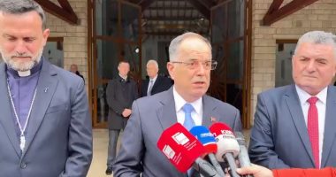 “Ne duhet të punojmë që të kemi dritë përpara errësirës”, Begaj uron besimtarët nga katedralja e Rrëshenit