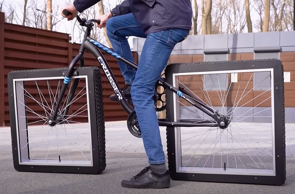 VIDEO/ Krijohet biçikleta e parë me rrota katrore
