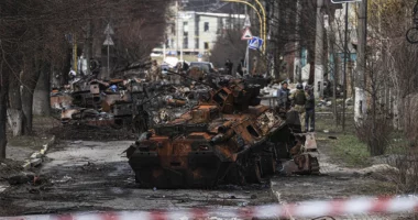 Një vit pas masakrës në Bucha, Zelensky vlerëson rezistencën ukrainase: Ne do të çlirojmë të gjitha tokat