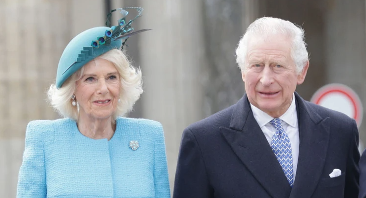 Zbulohen rrobat që do të veshin Mbreti Charles dhe Camilla ditën e kurorëzimit