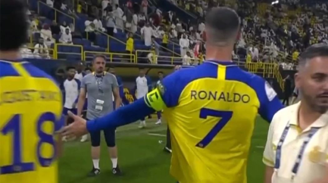 VIDEO/ Cristiano Ronaldon nuk e mbajnë më nervat: Gjeste zemërimi, fytyrë të zhgënjyer dhe të bërtitura ndaj trajnerit