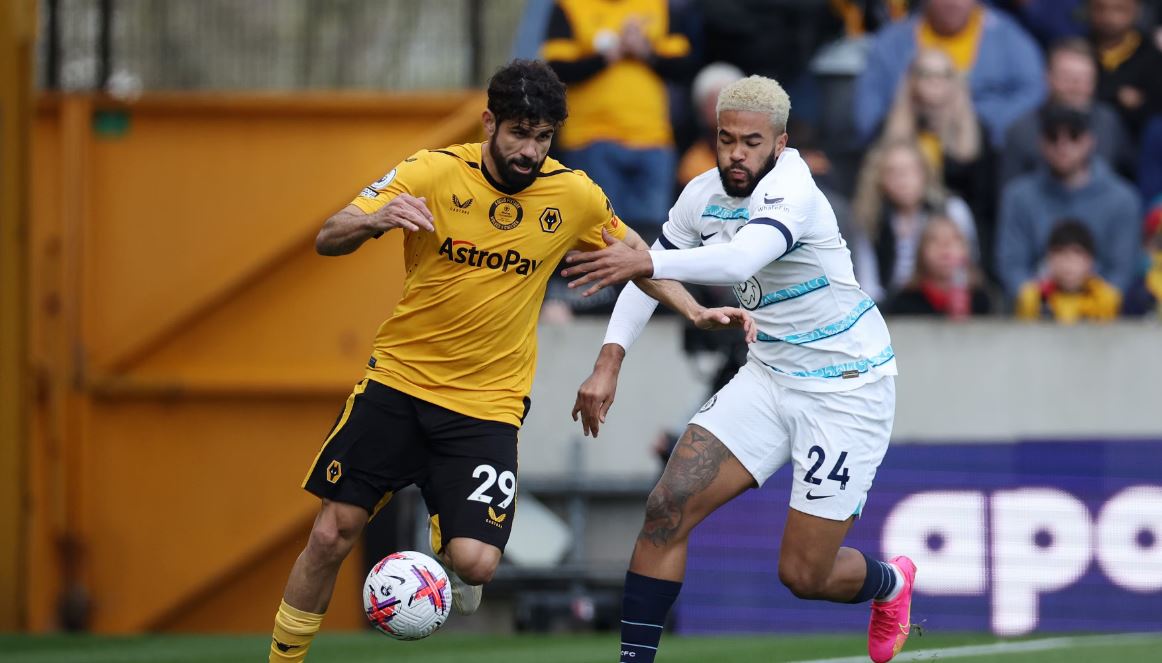 Thirrje homofobike në stadium, arrestohen 3 tifozë të Wolverhampton