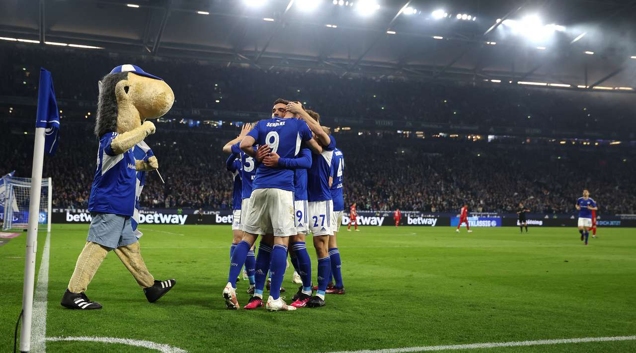 VIDEO/ Bundesliga nis javën e 28-të me goleadë, Schalke triumfon në “betejën e mbijetesës”