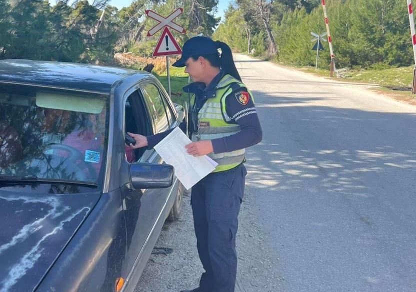 Thyen rregullat e qarkullimit rrugor, arrestohen 6 shoferë dhe pezullohen 38 patenta në Vlorë
