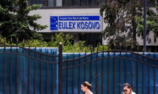 Tensionet në Kosovë, EULEX: Do të shtojmë patrullimet pas plagosjes së një serbi në Veri