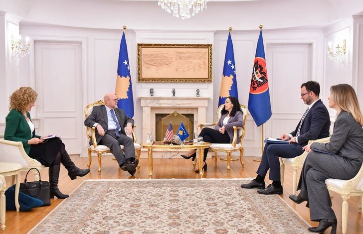Osmani takon ambasadorin Hovenier, flasin për dialogun me Serbinë