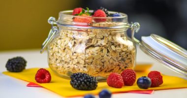 Pesë ushqime që ndihmojnë në uljen e kolesterolit