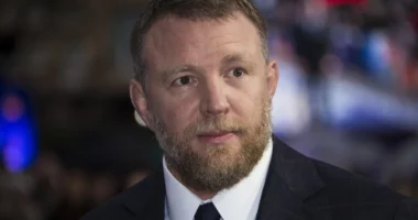 Guy Ritchie paditet për plagjiaturën e filmit “The Gentlemen”