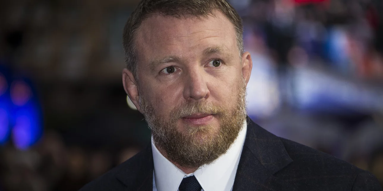 Guy Ritchie paditet për plagjiaturën e filmit “The Gentlemen”