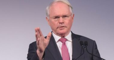 “Propozimi për normalizim, prej kohësh në tavolinë”, Hill: Prishtina dhe Beogradi të arrijnë marrëveshje sa më shpejt