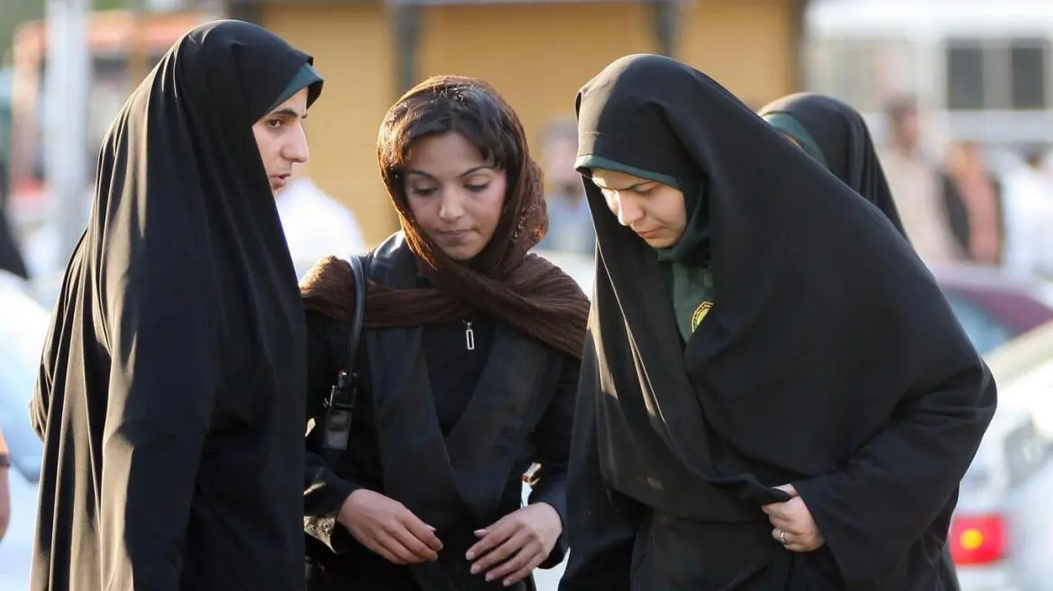 Kamera për të “kontrolluar” gratë që nuk mbajnë shami në Iran