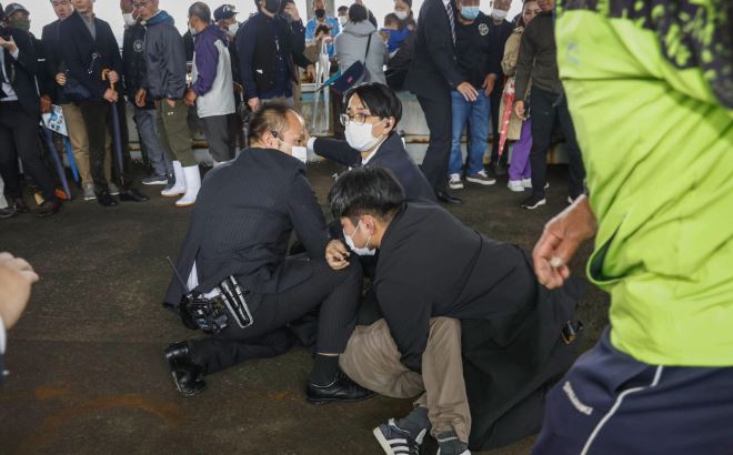 VIDEO/ Sulmohet me bombë tymuese kryeministri japonez, Fumio Kishida