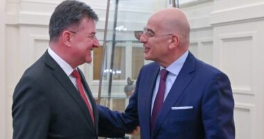 Lajçak takon Dendias në Athinë, diskutojnë për dialogun Kosovë-Serbi