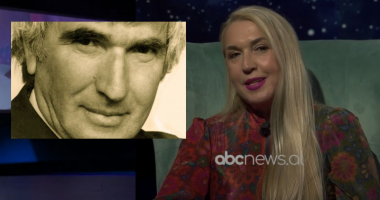 Studioi për mjekësi dhe më pas u bë një ndër piktorët më të njohur, pse Ismail Lulani hoqi dorë nga bluza e bardhë