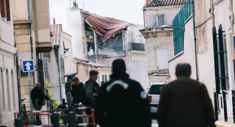 Shembja e ndërtesës në Francë/ 5 të plagosur, 8 persona ende të zhdukur