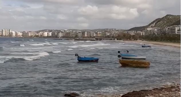 Moti i keq në Vlorë, kapiteneria: Të evitohet lundrimi jashtë Gjirit të Vlorës