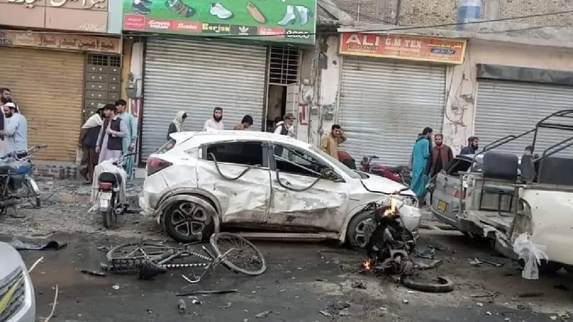 Sulm me bombë ndaj një automjeti policie, humbin jetën 4 persona dhe plagosen 15 të tjerë