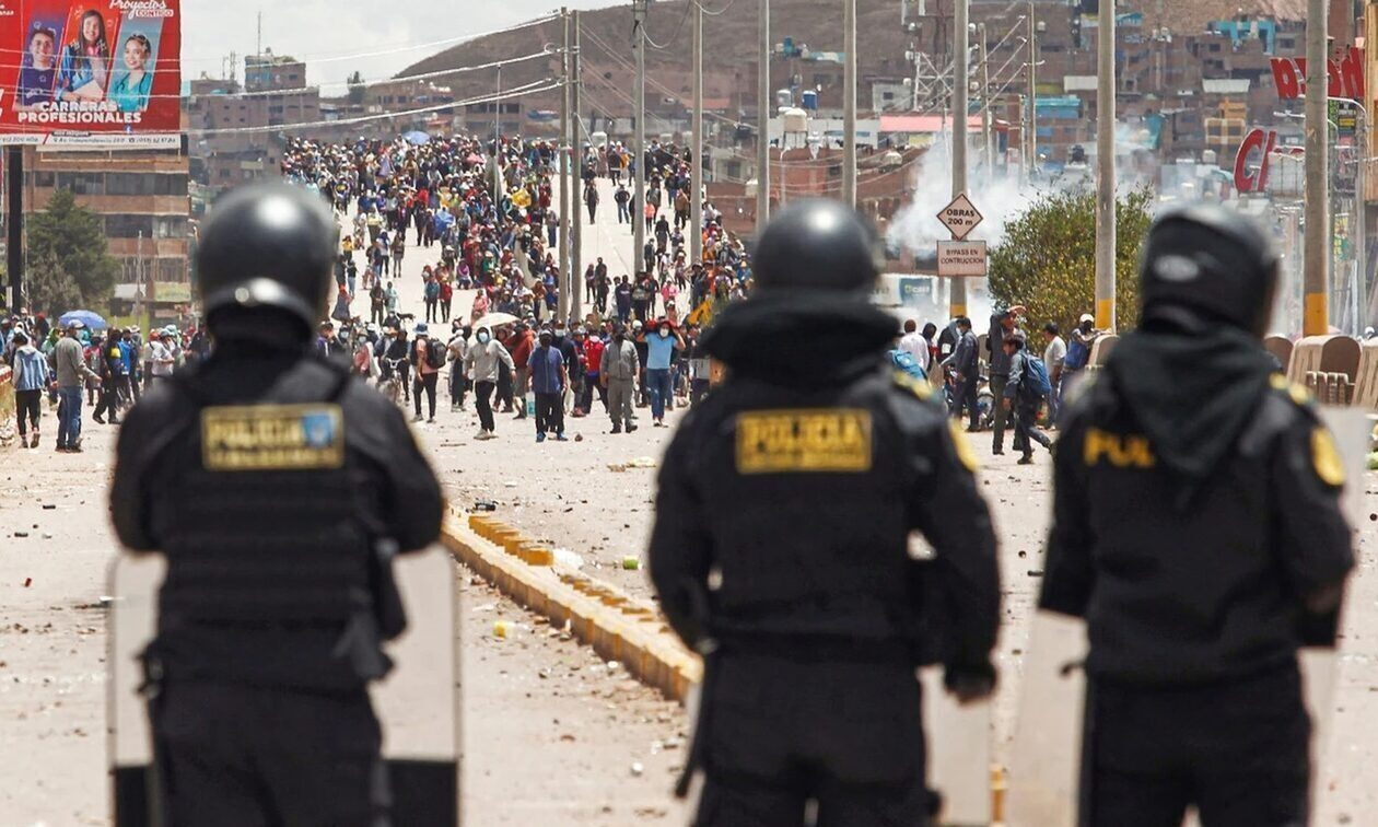 Peruja shpall gjendjen e jashtëzakonshme, shkak emigrantët në kufi