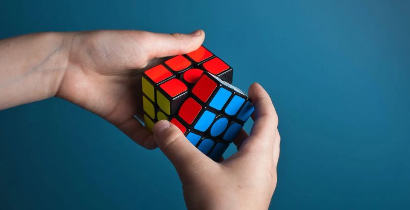 Kjo është një mënyrë e thjeshtë për të zgjidhur kubin e Rubikut