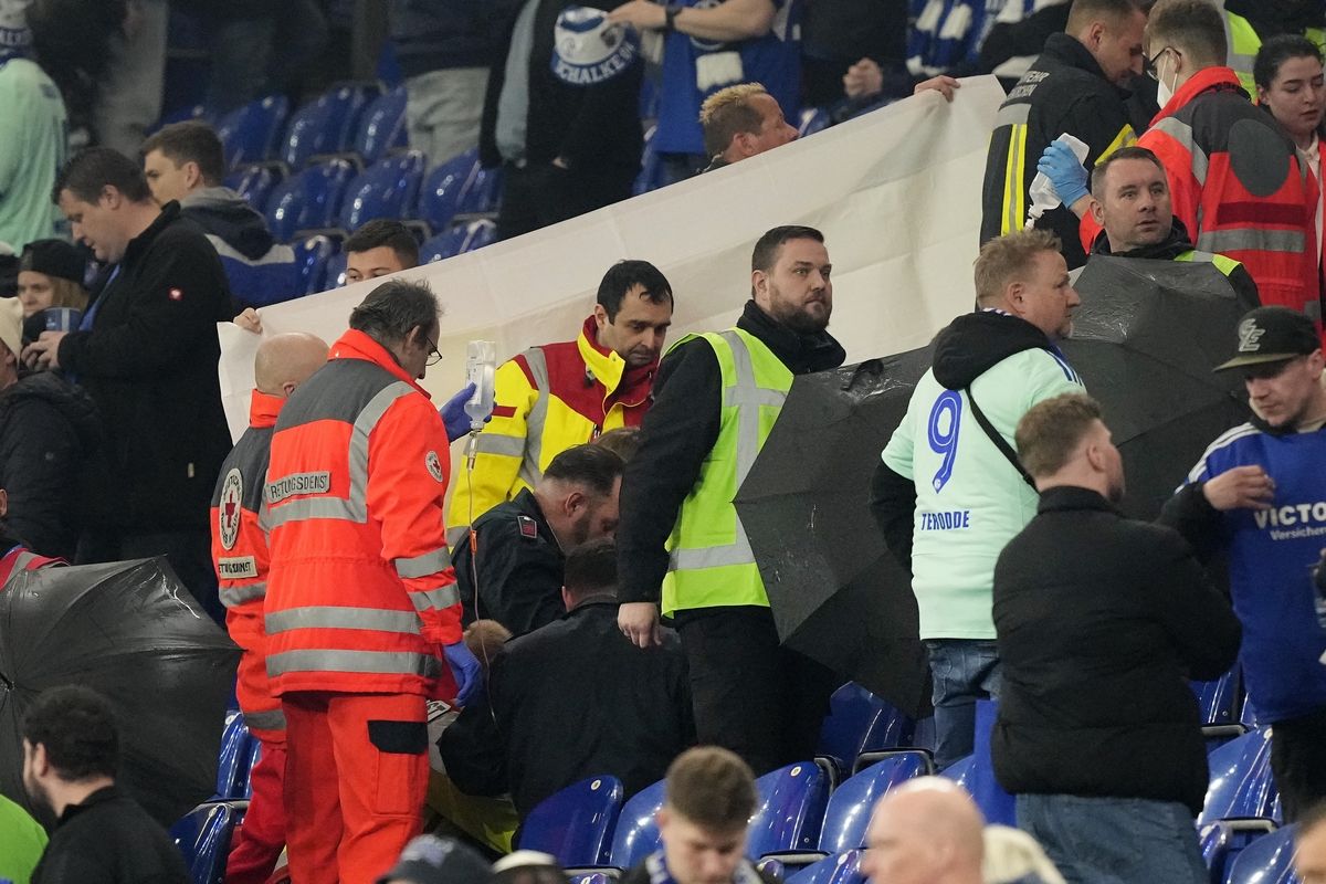 TRAGJIKE/ Një tifoz vdes në tribunë gjatë ndeshjes Schalke-Leverkusen