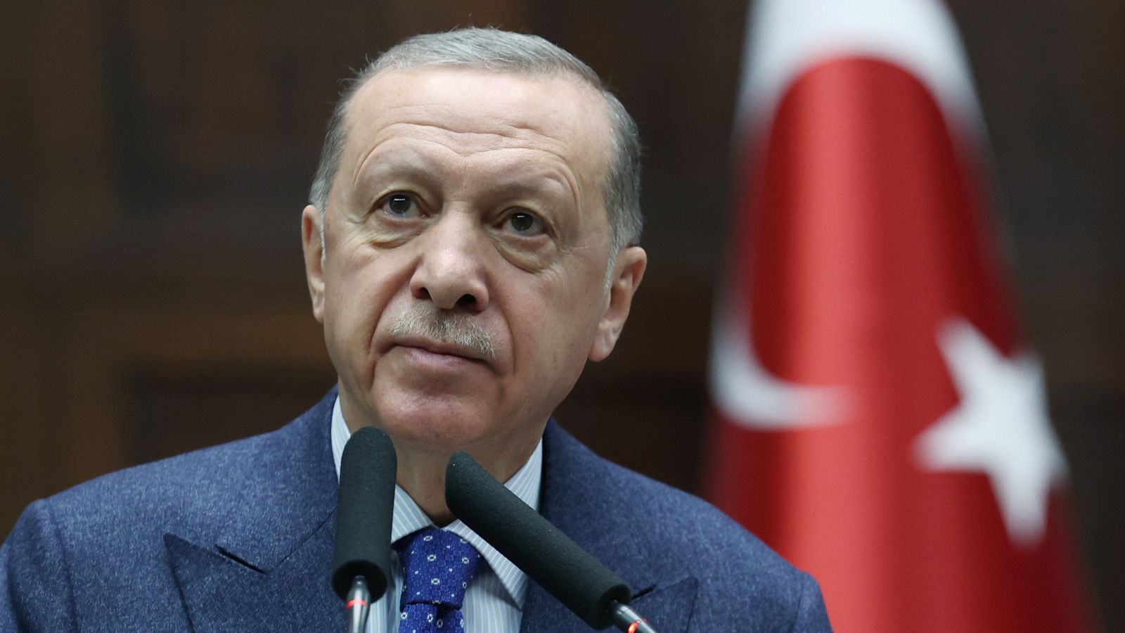 Erdogan pezullon fushatën zgjedhore për shkak të një problemi shëndetësor