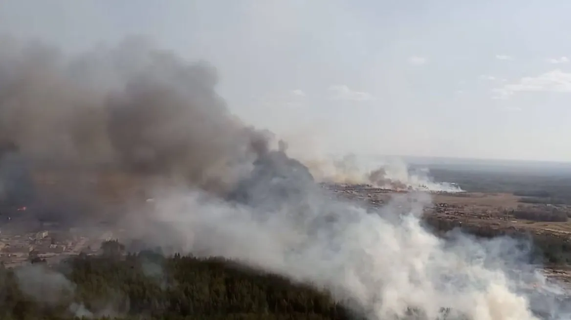 Zjarr në Rusi, një i vdekur dhe qindra të pastrehë