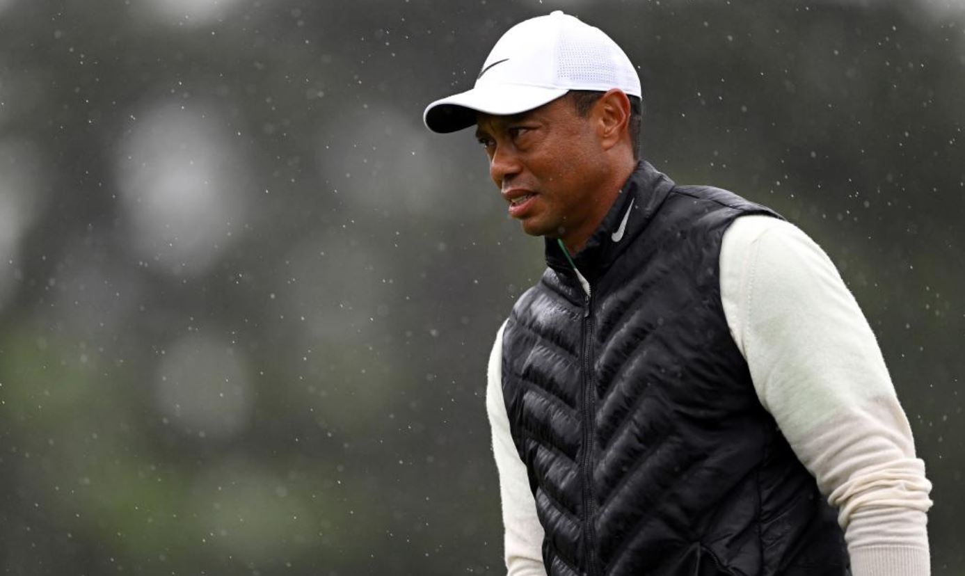 Tiger Woods i pafat, numri një i golfit lë turneun “Masters” për shkak të një dëmtimi