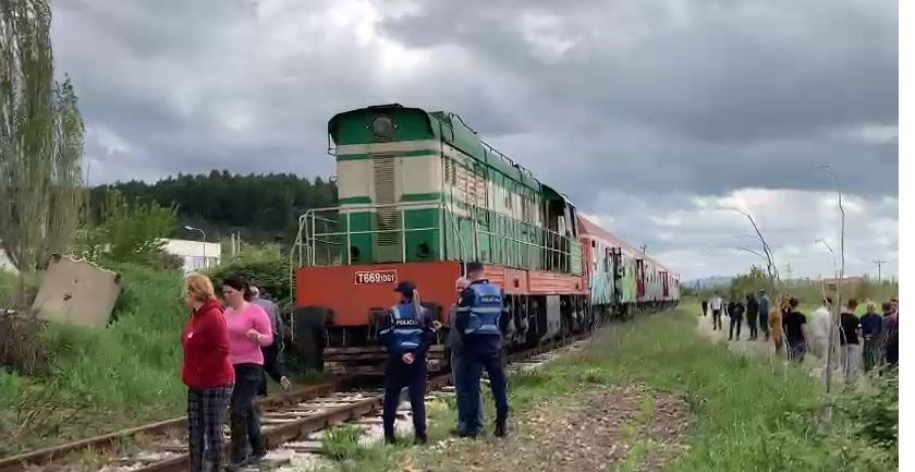 Treni i linjës Laç-Shkodër përplas një person në Lezhë