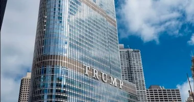 Një person i armatosur hyn në Trump Tower në Çikago