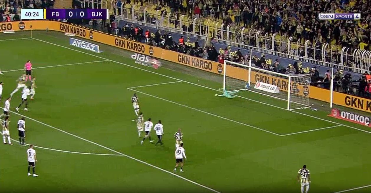 VIDEO/ Fenerbahce merr avantazhin në derbi, Enner Valencia nuk gabon nga pika e 11-metërshit