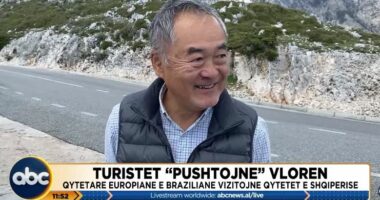 Turistët “pushtojnë” Vlorën. Qytetarët europianë dhe brazilianë vizitojnë qytetet e Shqipërisë
