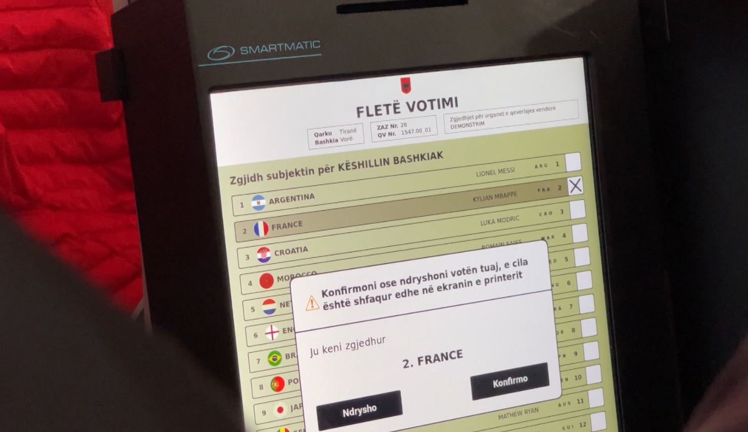 Votimi elektronik në 3 bashki/ Printohen 10% e fletëve, çfarë ndodh nëse teknologjia na lë në “baltë”