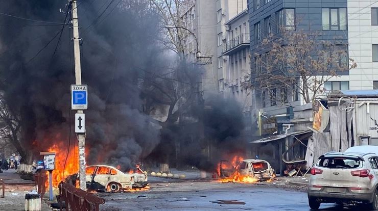 Sulmi rus në një hipermarket në Kherson, të paktën 3 civilë të vrarë