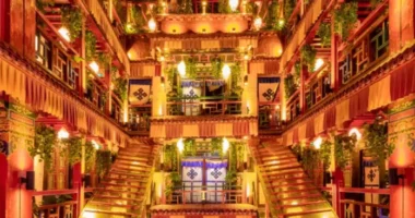 Me pushime në një hotel luksoz, burri zbulon kufomën poshtë krevatit