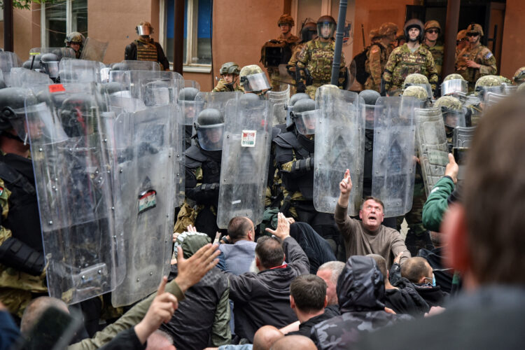 Zyrtari serb: Nëse të arrestuarit nuk lirohen, protesta do të vazhdojë