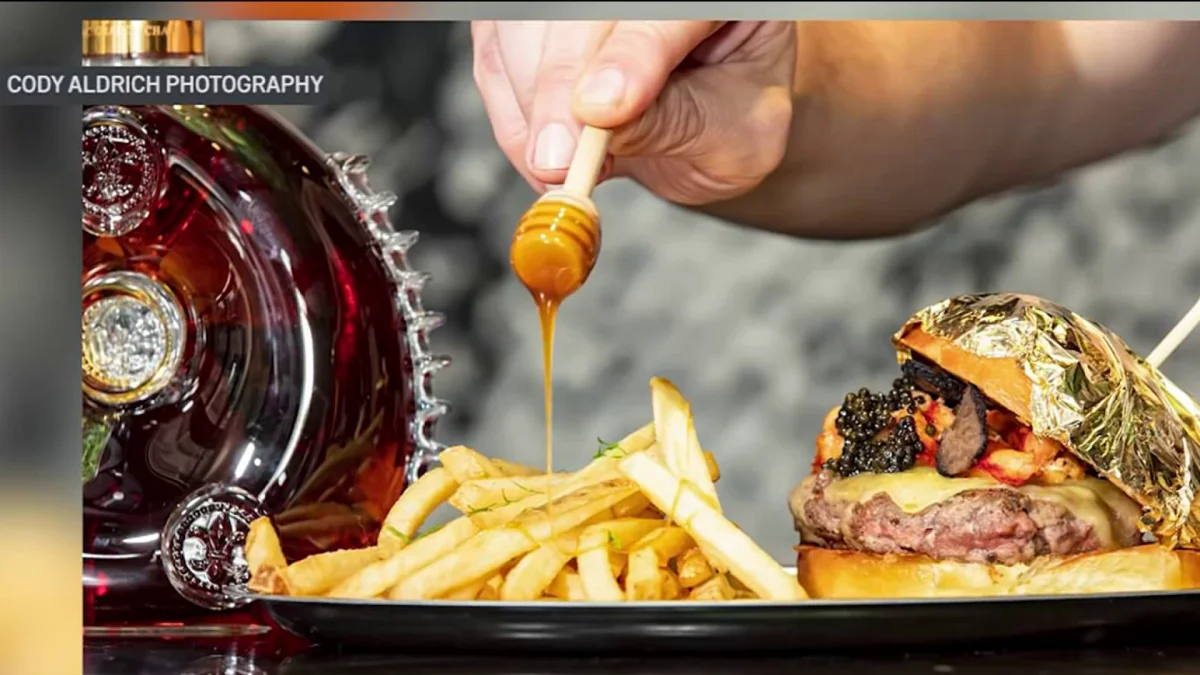 VIDEO/ Ky hamburger i mbuluar me ar kushton plot 700 dollarë